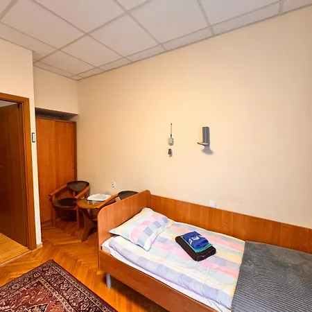 20 Wojskowy Szpital Uzdrowiskowo-rehabilitacyjny W Krynicy -zdroju Hotel *